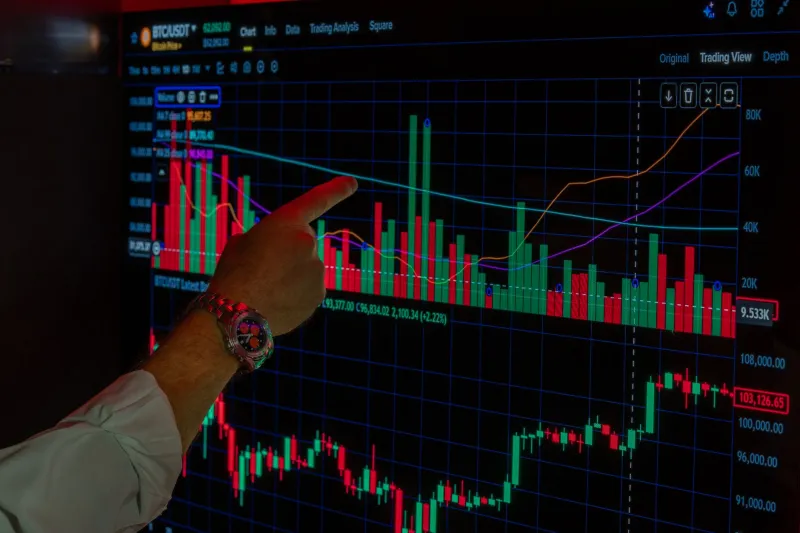 Reading the Ledger: How On-Chain Data Is Replacing Speculation with Structural Market Intelligence